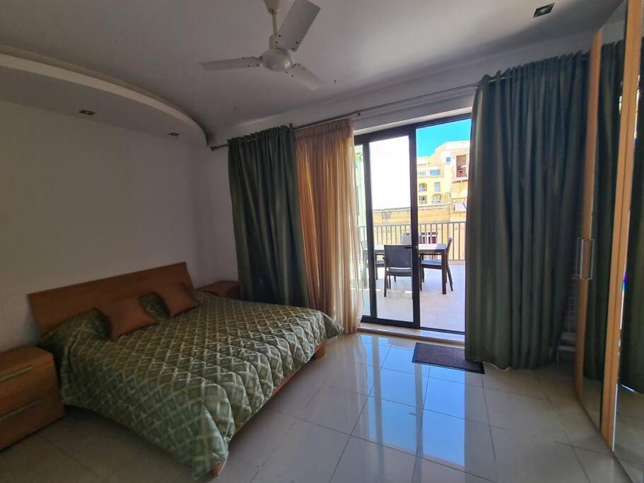 2 Bedroom Seafront Duplex Penthouse In The Heart Of Spinola Bay San Ġiljan Exterior foto