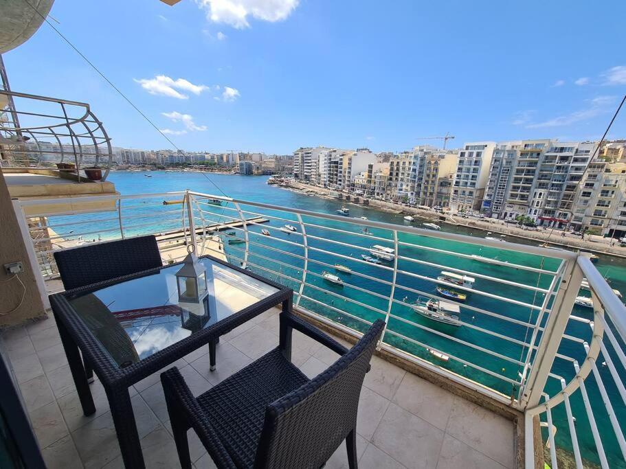 2 Bedroom Seafront Duplex Penthouse In The Heart Of Spinola Bay San Ġiljan Exterior foto