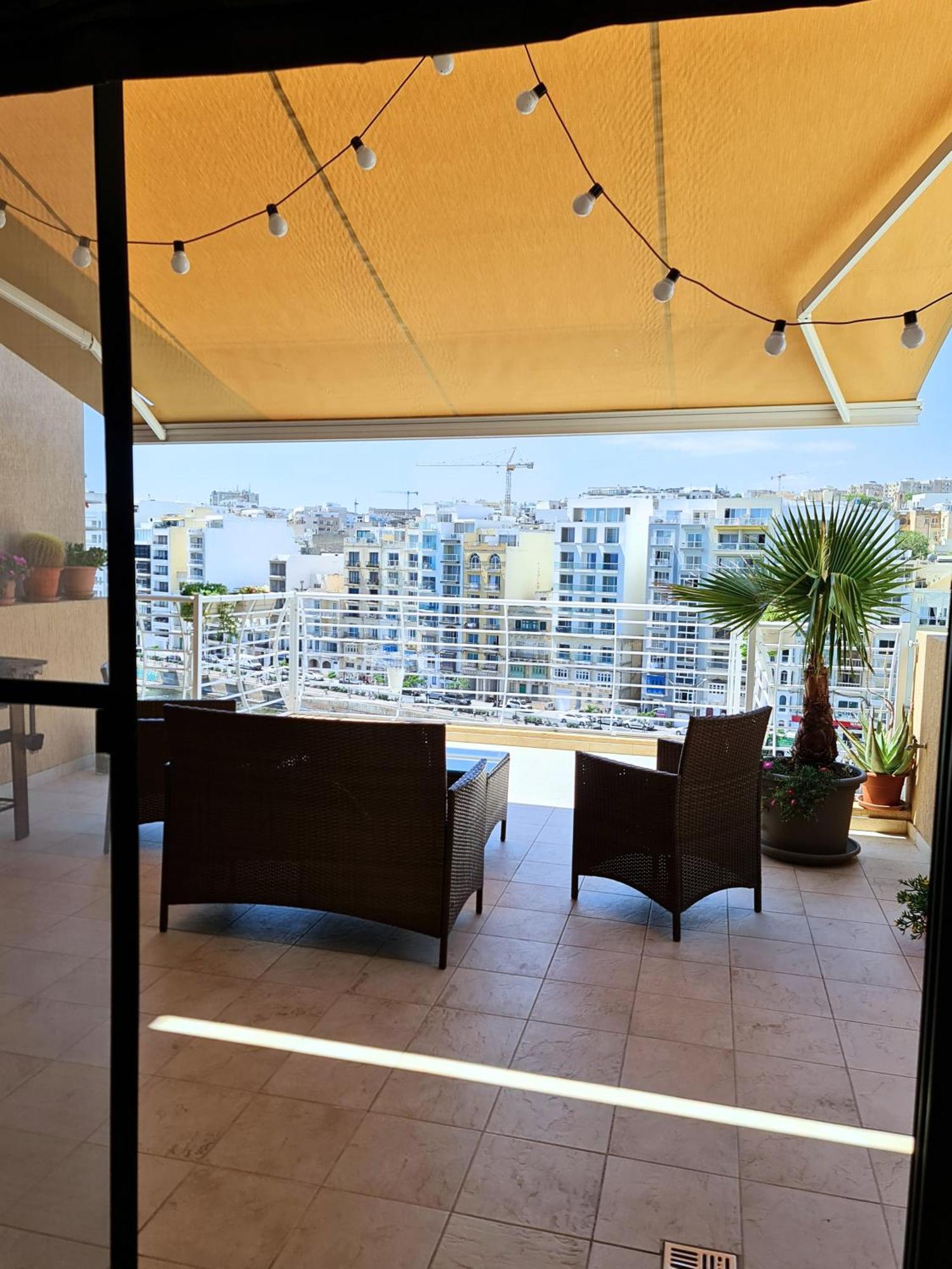 2 Bedroom Seafront Duplex Penthouse In The Heart Of Spinola Bay San Ġiljan Exterior foto