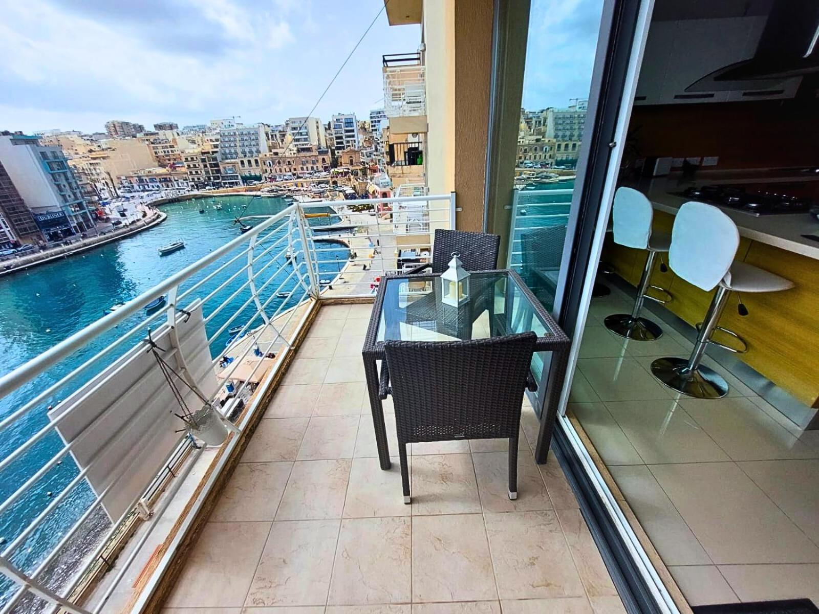 2 Bedroom Seafront Duplex Penthouse In The Heart Of Spinola Bay San Ġiljan Exterior foto